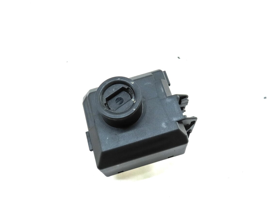2014-2015 MERCEDES BENZ CLA45 AMG CLA250 (C117) IGNITION SWITCH MODULE