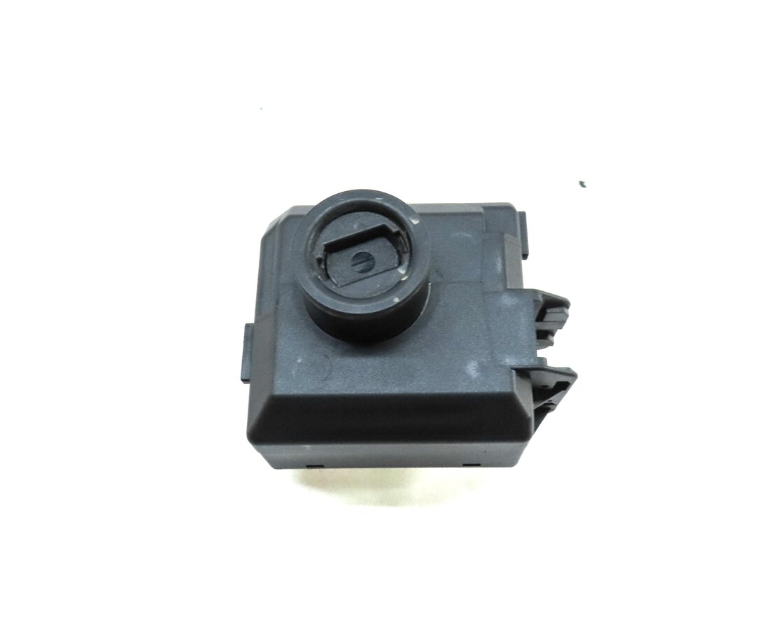 Thumbnail 2: 2014-2015 MERCEDES BENZ CLA45 AMG CLA250 (C117) IGNITION SWITCH MODULE