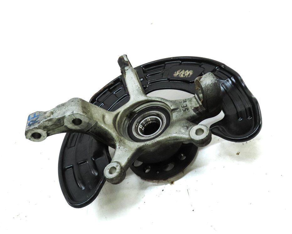 Thumbnail 3: 14-19 MERCEDES CLA45 CLA250 (C117) RIGHT FRONT PASSENGER SPINDLE KNUCKLE (SPORT)