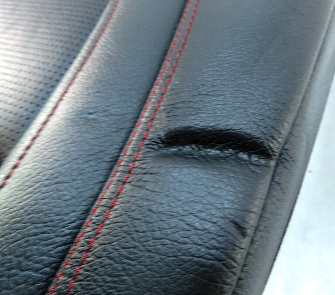 Thumbnail 7: 2014 MERCEDES CLA45 AMG (C117) REAR LEFT & CENTER UPPER SEAT CUSHION BLACK & RED