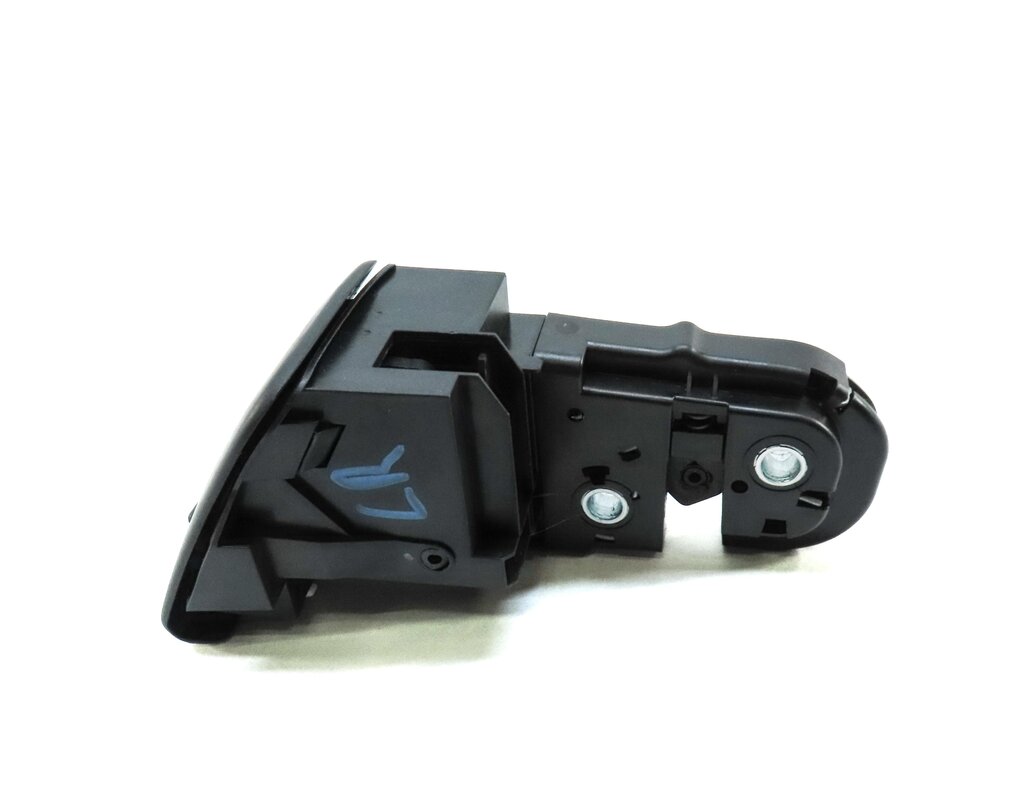 Thumbnail 4: 2013 AUDI A5 (B8 8T) REAR LEFT SEAT LATCH & RELEASE BUTTON