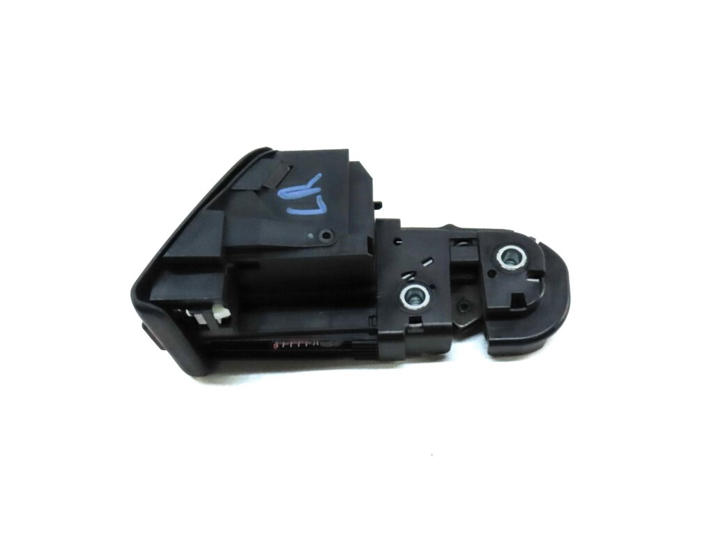 Thumbnail 5: 2013 AUDI A5 (B8 8T) REAR LEFT SEAT LATCH & RELEASE BUTTON