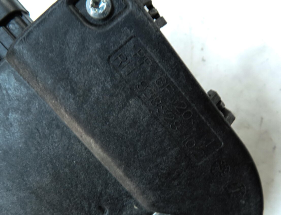 Thumbnail 9: 13-22 DISCOVERY RANGE ROVER SPORT (L405 L462 L494 L550) RIGHT FRONT DOOR LATCH