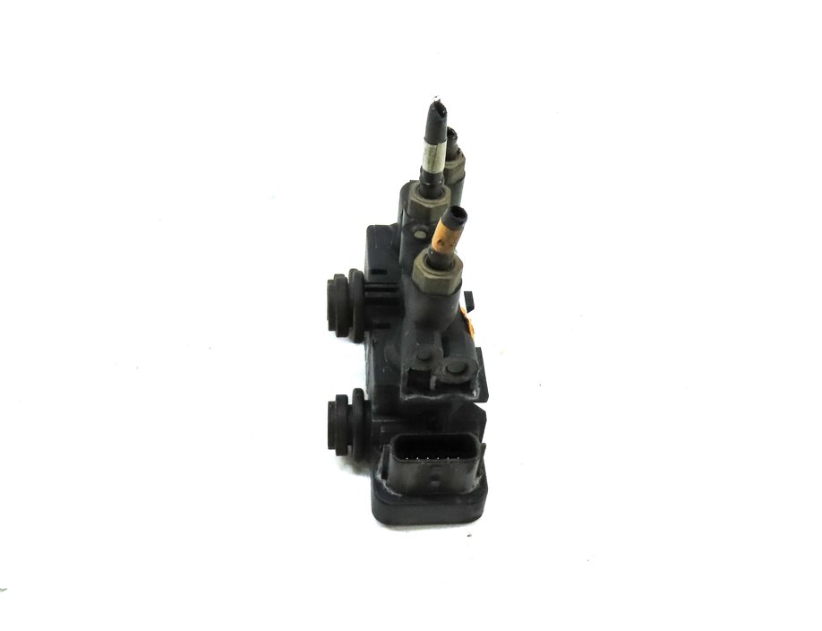 Thumbnail 2: 2013 LAND RANGE ROVER (L405) FRONT AIR SUSPENSION TRANSFER RELIEF VALVE BLOCK