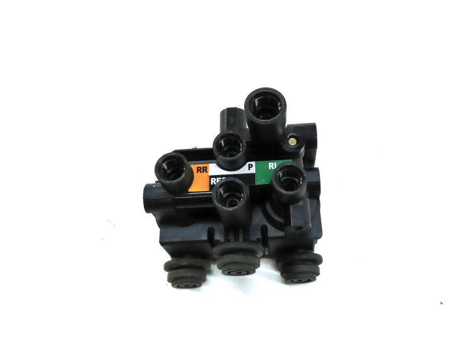 Thumbnail 2: 2013 LAND RANGE ROVER (L405) REAR AIR SUSPENSION TRANSFER RELIEF VALVE BLOCK