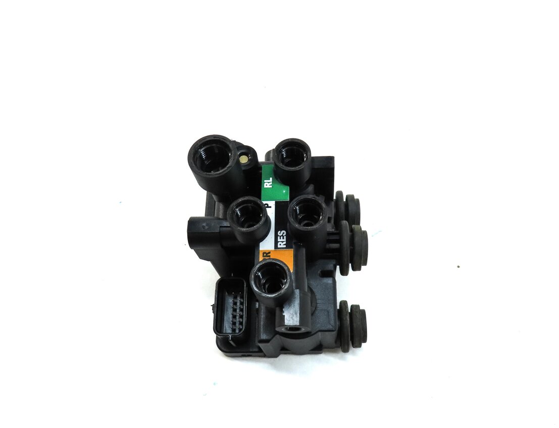 Thumbnail 4: 2013 LAND RANGE ROVER (L405) REAR AIR SUSPENSION TRANSFER RELIEF VALVE BLOCK