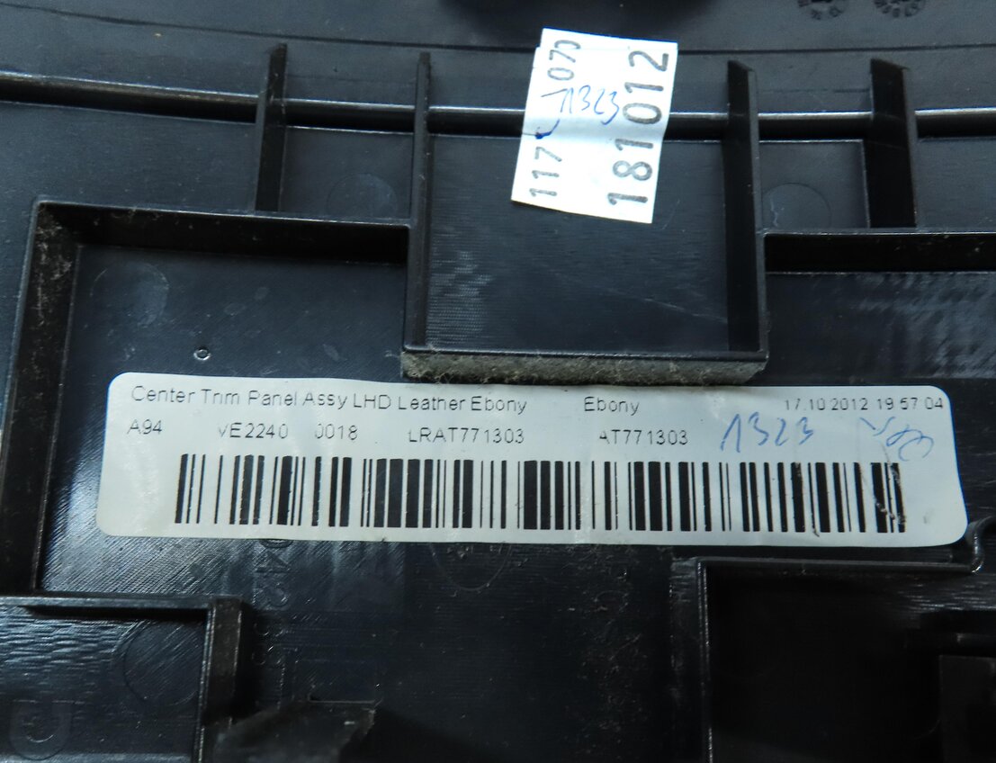 Thumbnail 7: 2013 LAND RANGE ROVER (L405) FRONT CENTER DASH DISPLAY SCREEN TRIM BLACK LEATHER
