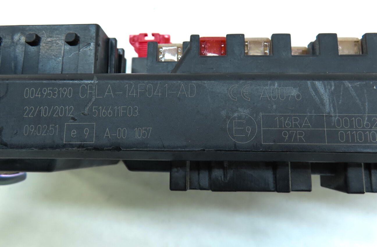 Thumbnail 6: 2013 LAND RANGE ROVER (L405) FRONT RIGHT DASH RELAY FUSE BOX CPLA14F0141AD