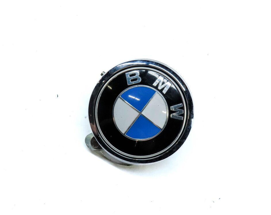 2012 BMW 640i COUPE (F13) REAR BMW EMBLEM BADGE ASSEMBLY 51247273659