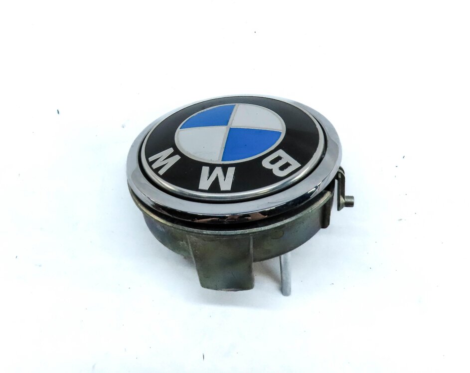 Thumbnail 4: 2012 BMW 640i COUPE (F13) REAR BMW EMBLEM BADGE ASSEMBLY 51247273659