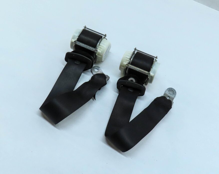 2012 BMW 640i COUPE (F13) REAR LEFT & RIGHT SEATBELT RETRACTOR SET 2 (BLACK)