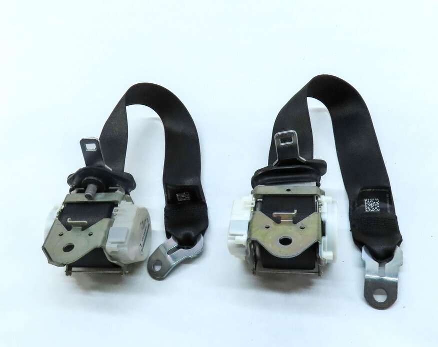 Thumbnail 4: 2012 BMW 640i COUPE (F13) REAR LEFT & RIGHT SEATBELT RETRACTOR SET 2 (BLACK)
