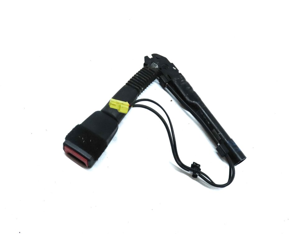 12-19 BMW 4 6 SERIES M4 M6 (F06 F12 F13 F32) RIGHT FRONT SEATBELT RECEIVER