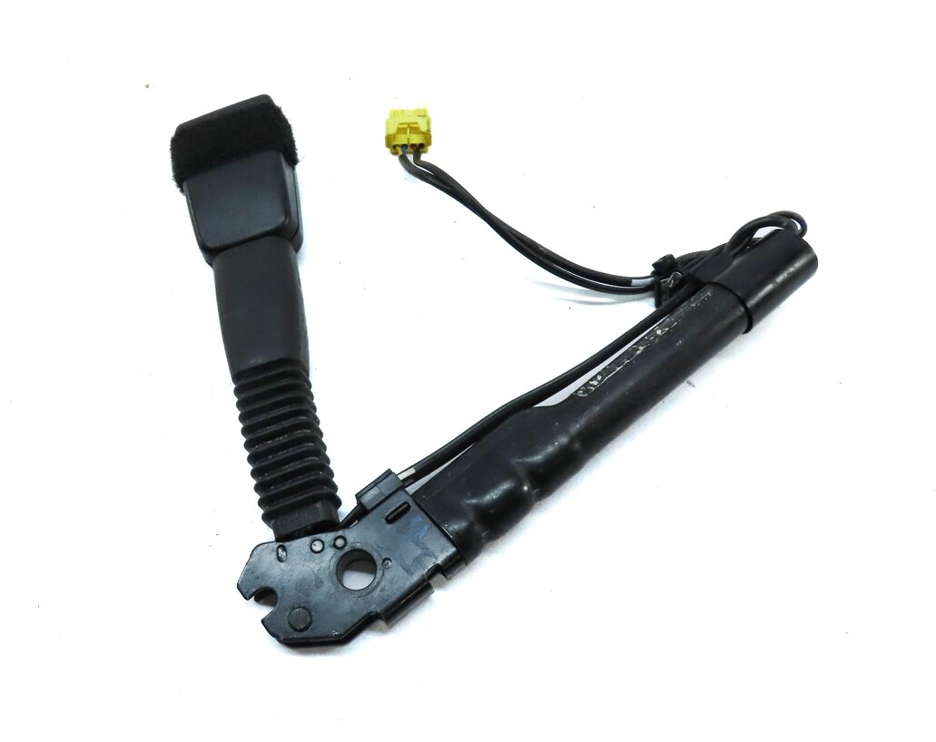 Thumbnail 5: 12-19 BMW 4 6 SERIES M4 M6 (F06 F12 F13 F32) LEFT FRONT DRIVER SEATBELT RECEIVER