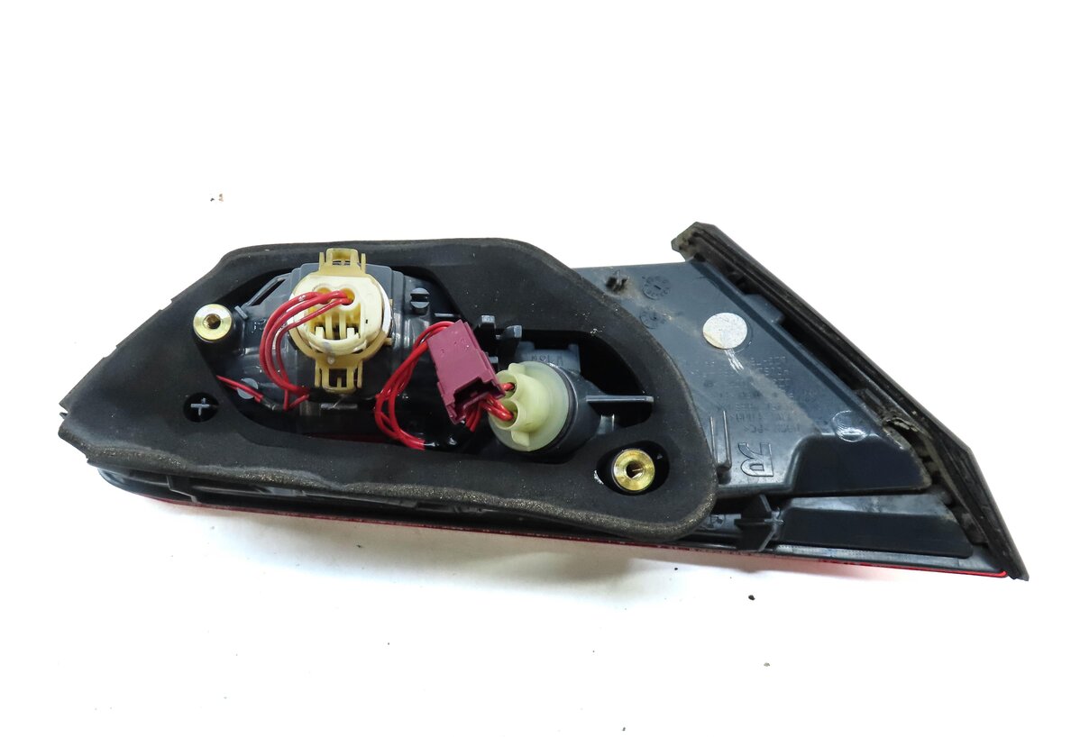 Thumbnail 5: 12-19 BMW 640i 650i M6 ///M (F06 F12 F13) RIGHT TRUNK INNER TAILLIGHT LIGHT LAMP
