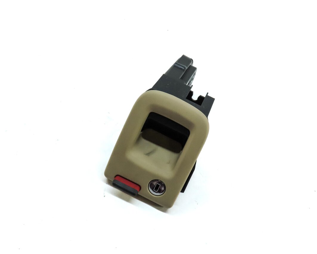 Thumbnail 3: 2015 AUDI A6 (C7) REAR LEFT SEAT RELEASE HANDLE (BEIGE)