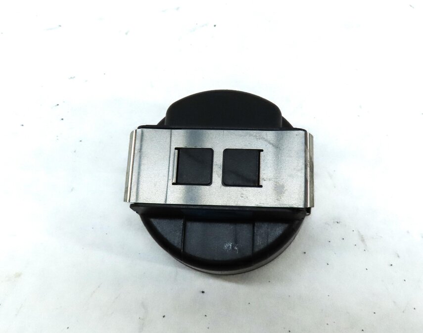 Thumbnail 4: 2012 MERCEDES C-CLASS (W204) FRONT WINDSHIELD RAIN SENSOR MODULE 2079010600