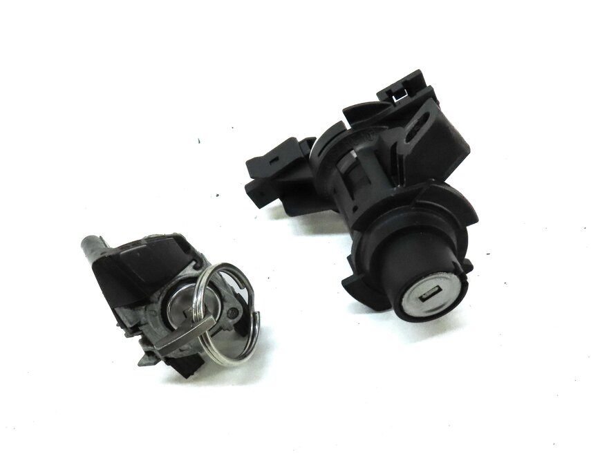 Thumbnail 3: 2012 MERCEDES C-CLASS (W204) FRONT LEFT DOOR & TRUNK LOCK CYLINDER & KEY SET 3