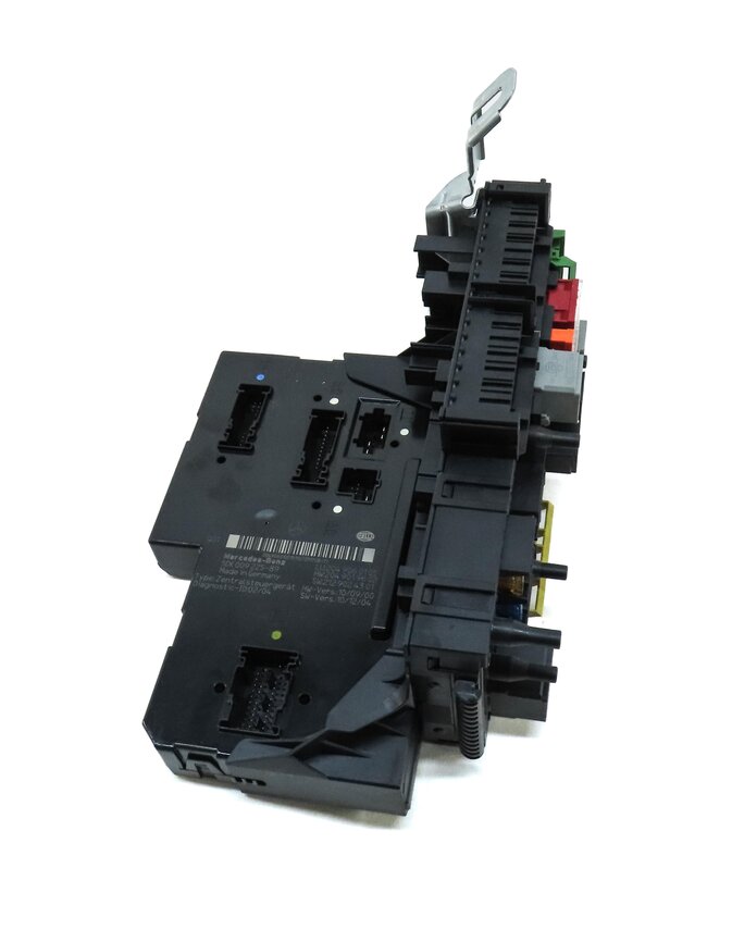 Thumbnail 2: 2011-2015 MERCEDES C-CLASS (W204) REAR SIGNAL ACQUISITION CONTROL MODULE SAM