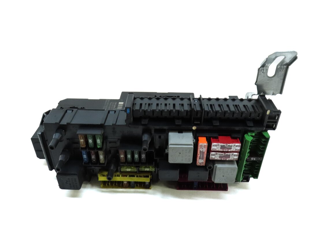 Thumbnail 3: 2011-2015 MERCEDES C-CLASS (W204) REAR SIGNAL ACQUISITION CONTROL MODULE SAM