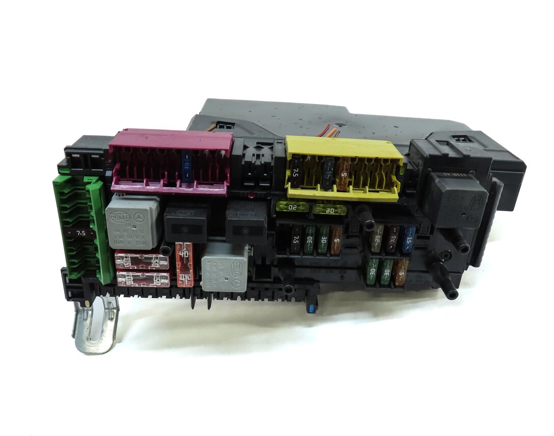Thumbnail 5: 2011-2015 MERCEDES C-CLASS (W204) REAR SIGNAL ACQUISITION CONTROL MODULE SAM