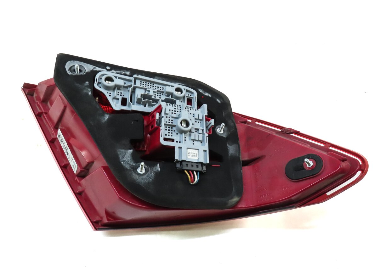 Thumbnail 5: 12-15 MERCEDES C250 C300 C350 (W204) RIGHT PASSENGER TAILLIGHT BRAKE LIGHT LAMP