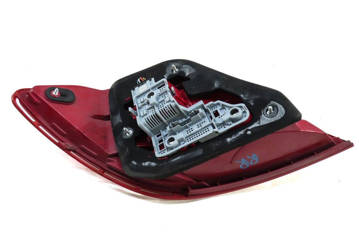 Thumbnail 6: 12-15 MERCEDES C250 C300 C350 (W204) RIGHT PASSENGER TAILLIGHT BRAKE LIGHT LAMP