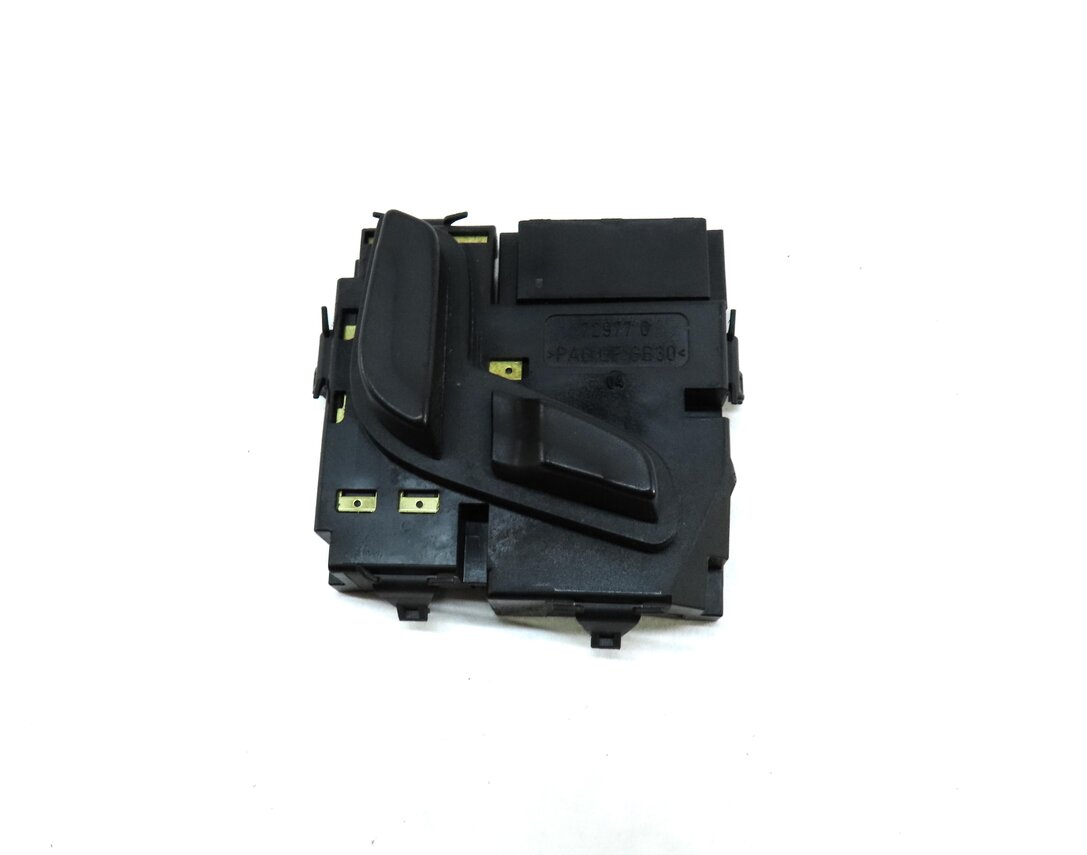 Thumbnail 4: 10-17 MERCEDES C E GLK CLS (W204 W207 W212 W218) LEFT DRIVER SEAT ADJUST SWITCH