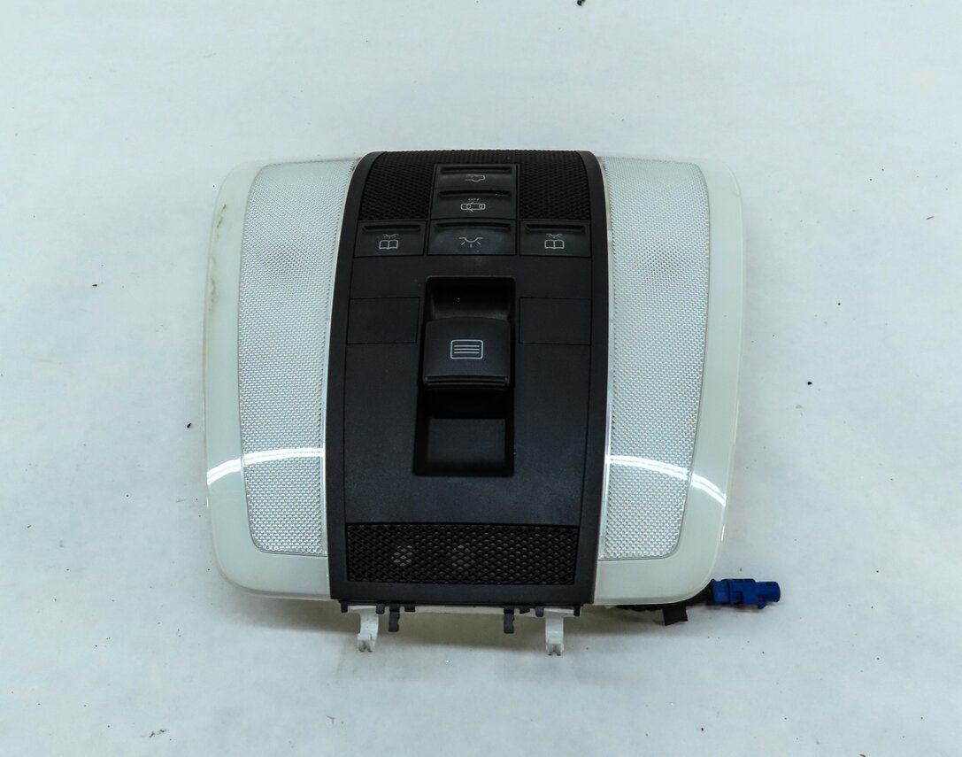 Thumbnail 3: 2012 MERCEDES C-CLASS W204 FRONT ROOF PRIMARY DOME LIGHT MAP READING LAMP BLACK