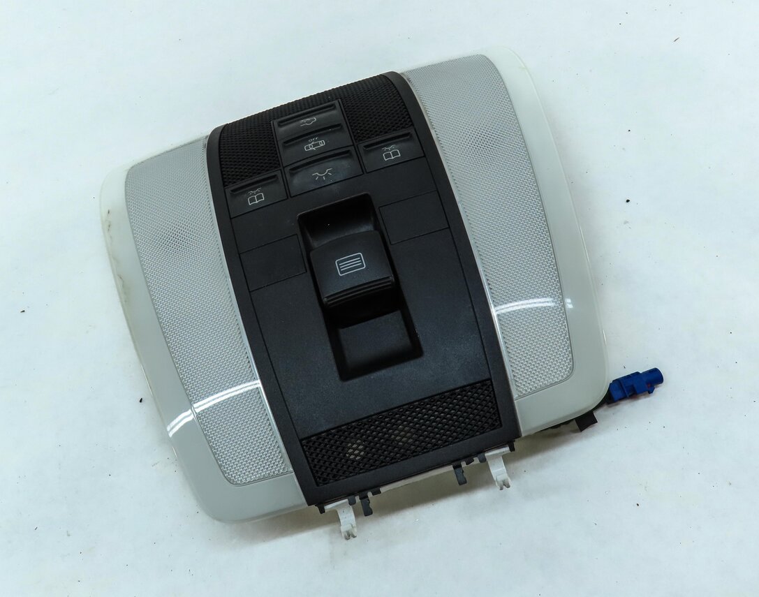 Thumbnail 4: 2012 MERCEDES C-CLASS W204 FRONT ROOF PRIMARY DOME LIGHT MAP READING LAMP BLACK