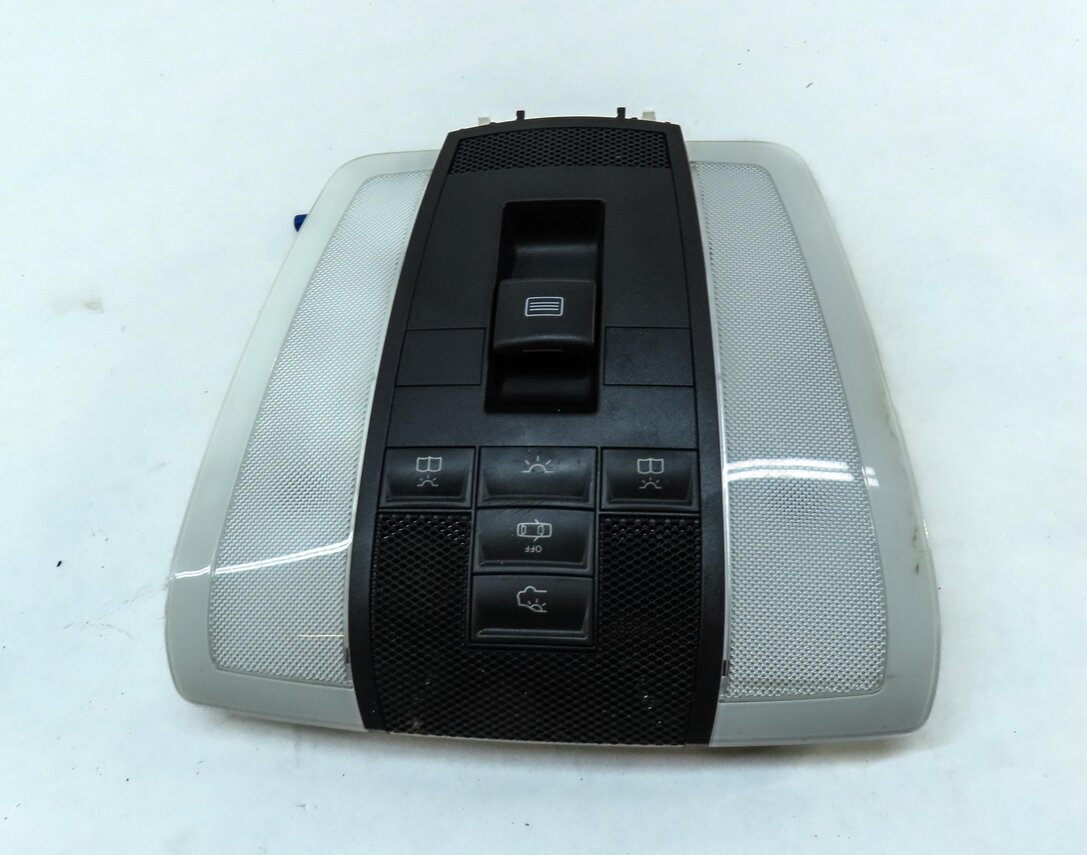 Thumbnail 5: 2012 MERCEDES C-CLASS W204 FRONT ROOF PRIMARY DOME LIGHT MAP READING LAMP BLACK