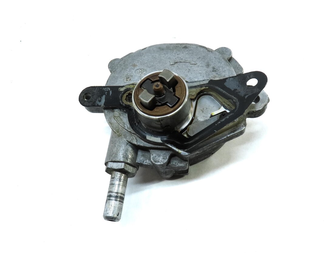 Thumbnail 2: 2012-2015 MERCEDES BENZ C250 SLK250 (W204 R172) RWD 1.8L TURBO BRAKE VACUUM PUMP