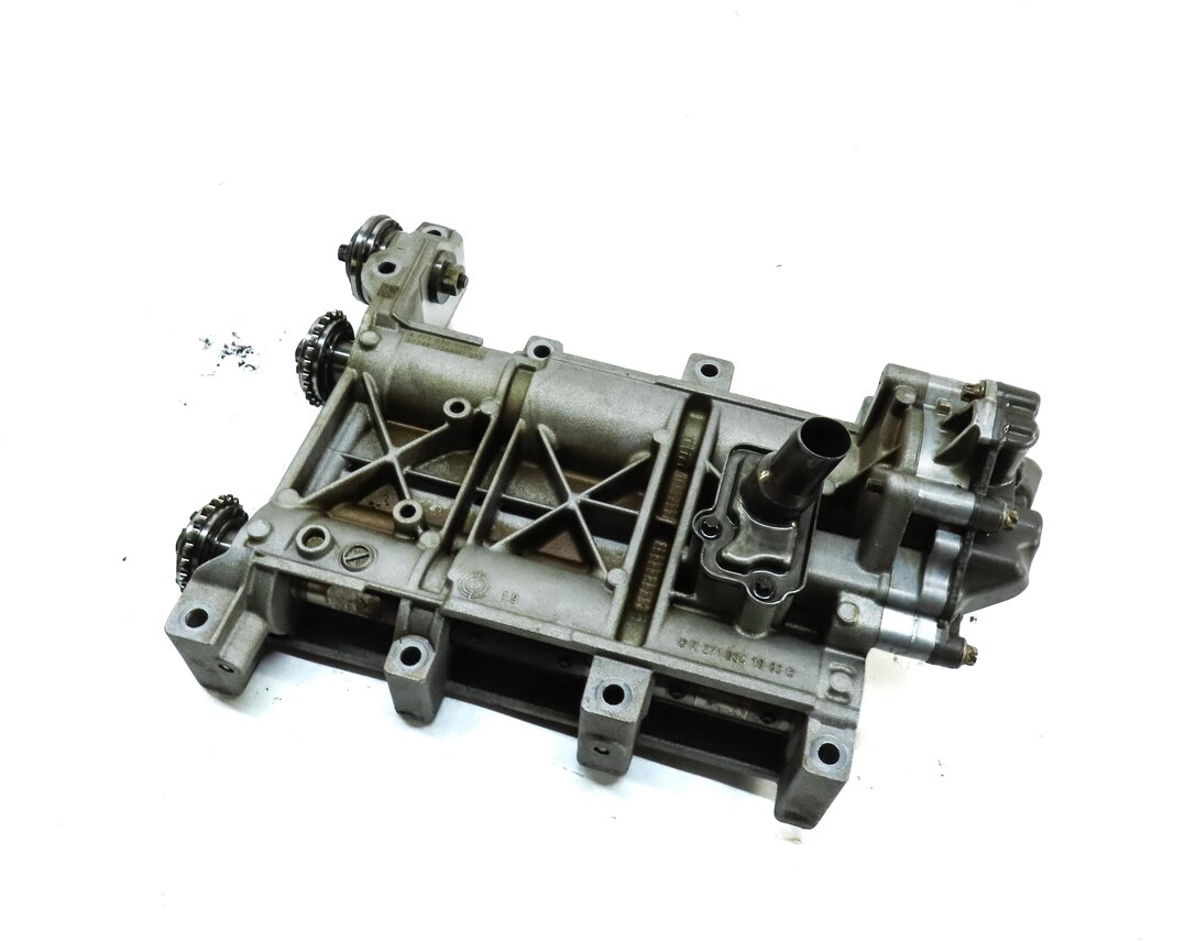 2012 MERCEDES C-CLASS (W204) 1.8L TURBO M271 ENGINE OIL PUMP w/ BALANCE SHAFT