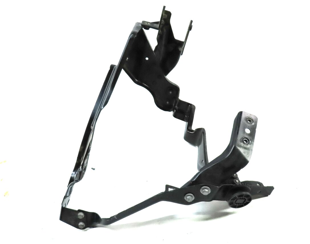 Thumbnail 3: 2012 MERCEDES C-CLASS (W204) FRONT RIGHT PASSENGER HEADLIGHT MOUNT BRACKET