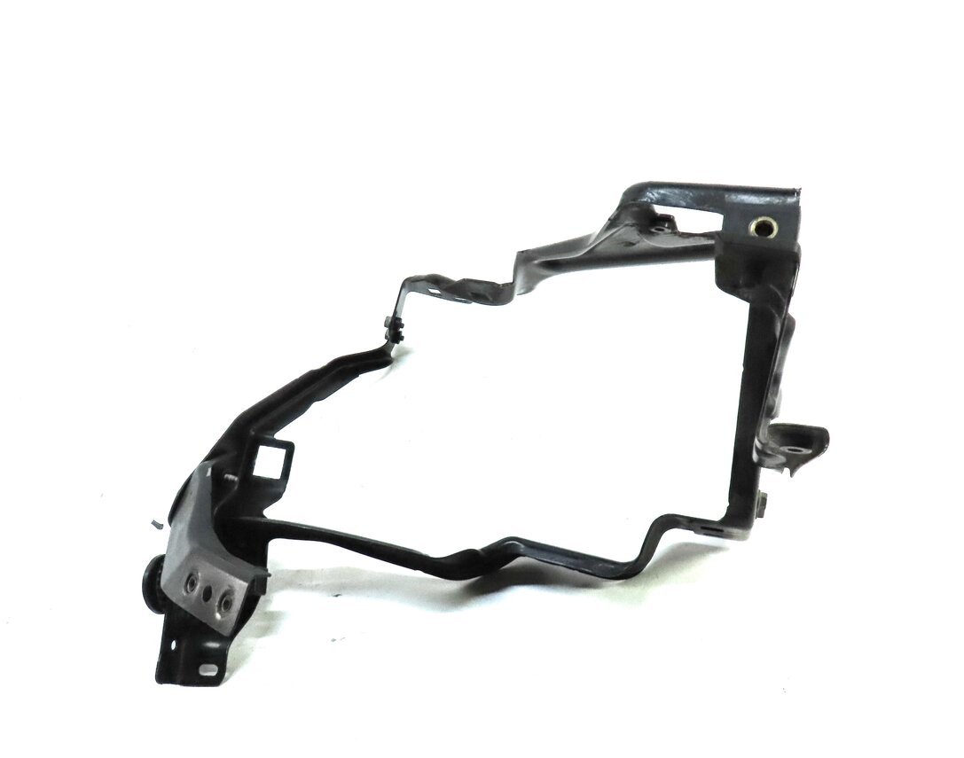Thumbnail 4: 2012 MERCEDES C-CLASS (W204) FRONT RIGHT PASSENGER HEADLIGHT MOUNT BRACKET