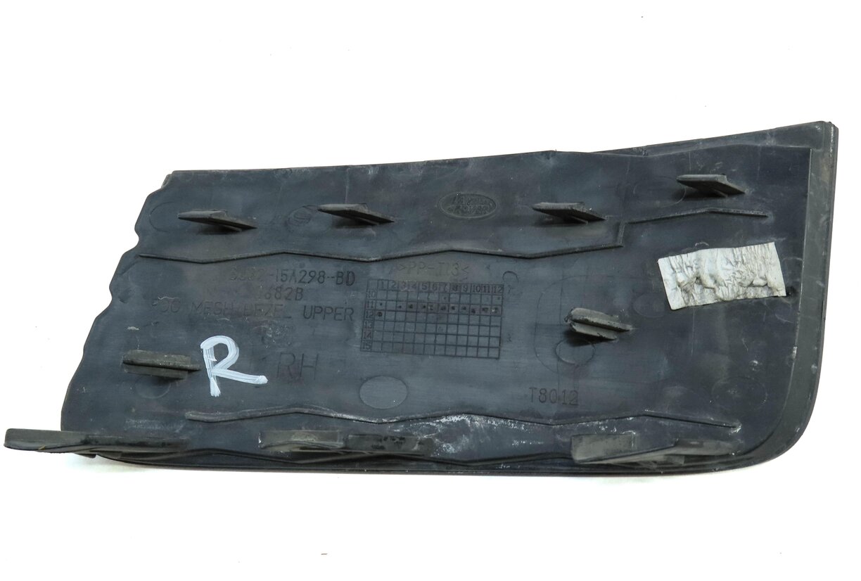 Thumbnail 6: 2013 LAND RANGE ROVER EVOQUE L538 FRONT RIGHT PASSENGER BUMPER FOGLIGHT TRIM SET