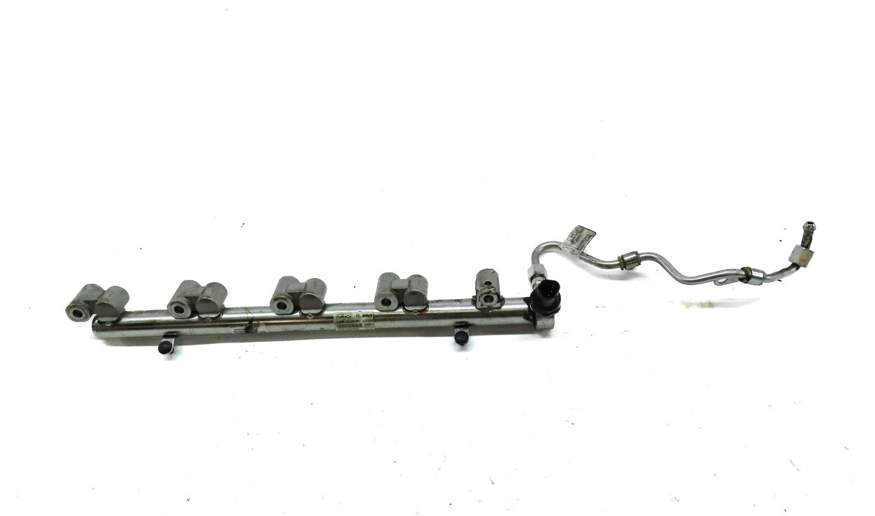 Thumbnail 4: 2013 LAND RANGE ROVER EVOQUE (L538) 2.0L TURBO ENGINE FUEL RAIL w/ LINE