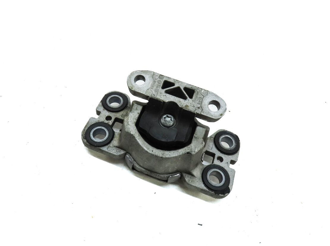 Thumbnail 1: 2013 RANGE ROVER EVOQUE (L538) 2.0L TURBO ENGINE REAR TRANSMISSION MOUNT BRACKET