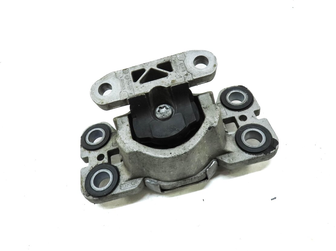 Thumbnail 3: 2013 RANGE ROVER EVOQUE (L538) 2.0L TURBO ENGINE REAR TRANSMISSION MOUNT BRACKET