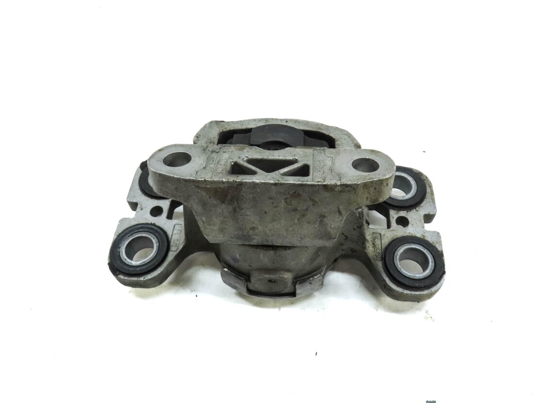 Thumbnail 4: 2013 RANGE ROVER EVOQUE (L538) 2.0L TURBO ENGINE REAR TRANSMISSION MOUNT BRACKET