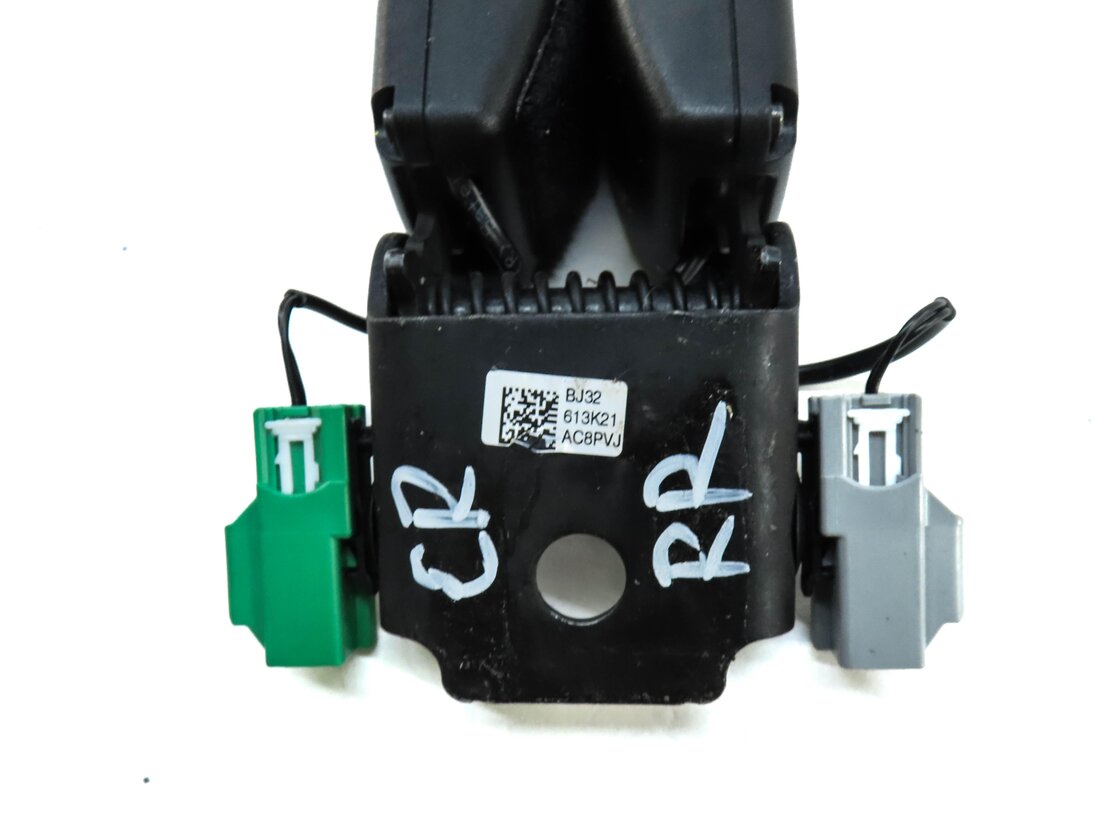 Thumbnail 8: 2013 LAND RANGE ROVER EVOQUE (L538) REAR CENTER DUAL SEATBELT BUCKLE RECEIVER