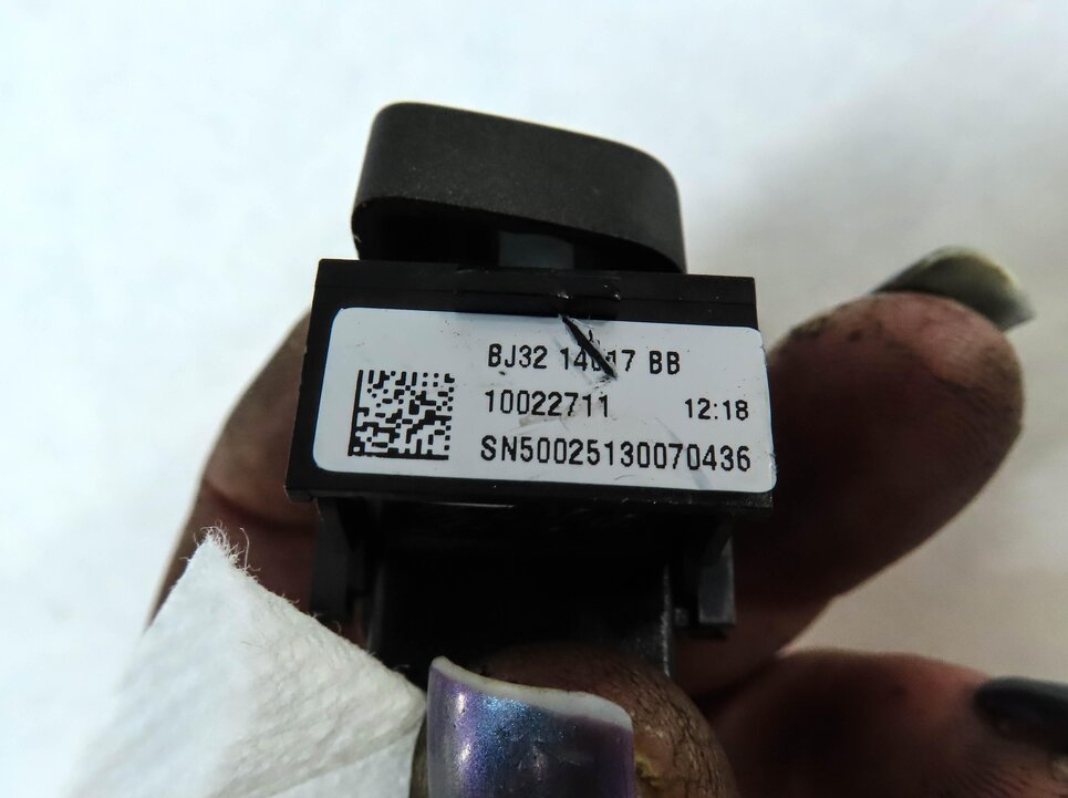 Thumbnail 5: 2012-2019 RANGE ROVER EVOQUE (L538) LEFT FRONT DRIVER DOOR LOCK SWITCH BUTTON