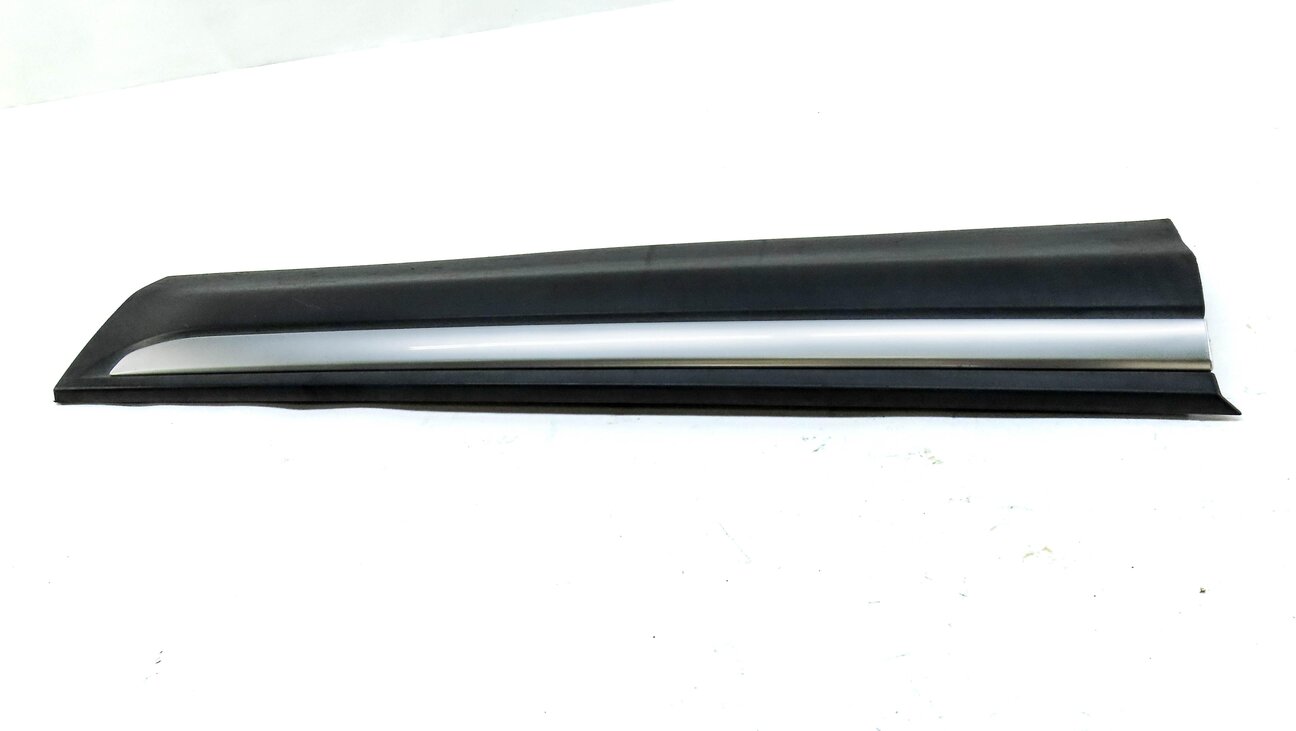 Thumbnail 2: 2013 LAND RANGE ROVER EVOQUE (L538) FRONT RIGHT LOWER DOOR MOULDING TRIM (BLACK)