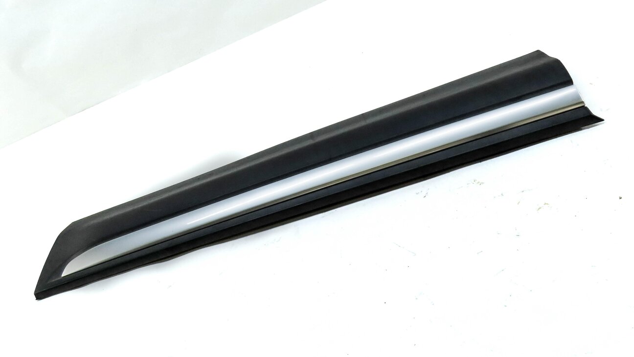 Thumbnail 3: 2013 LAND RANGE ROVER EVOQUE (L538) FRONT RIGHT LOWER DOOR MOULDING TRIM (BLACK)