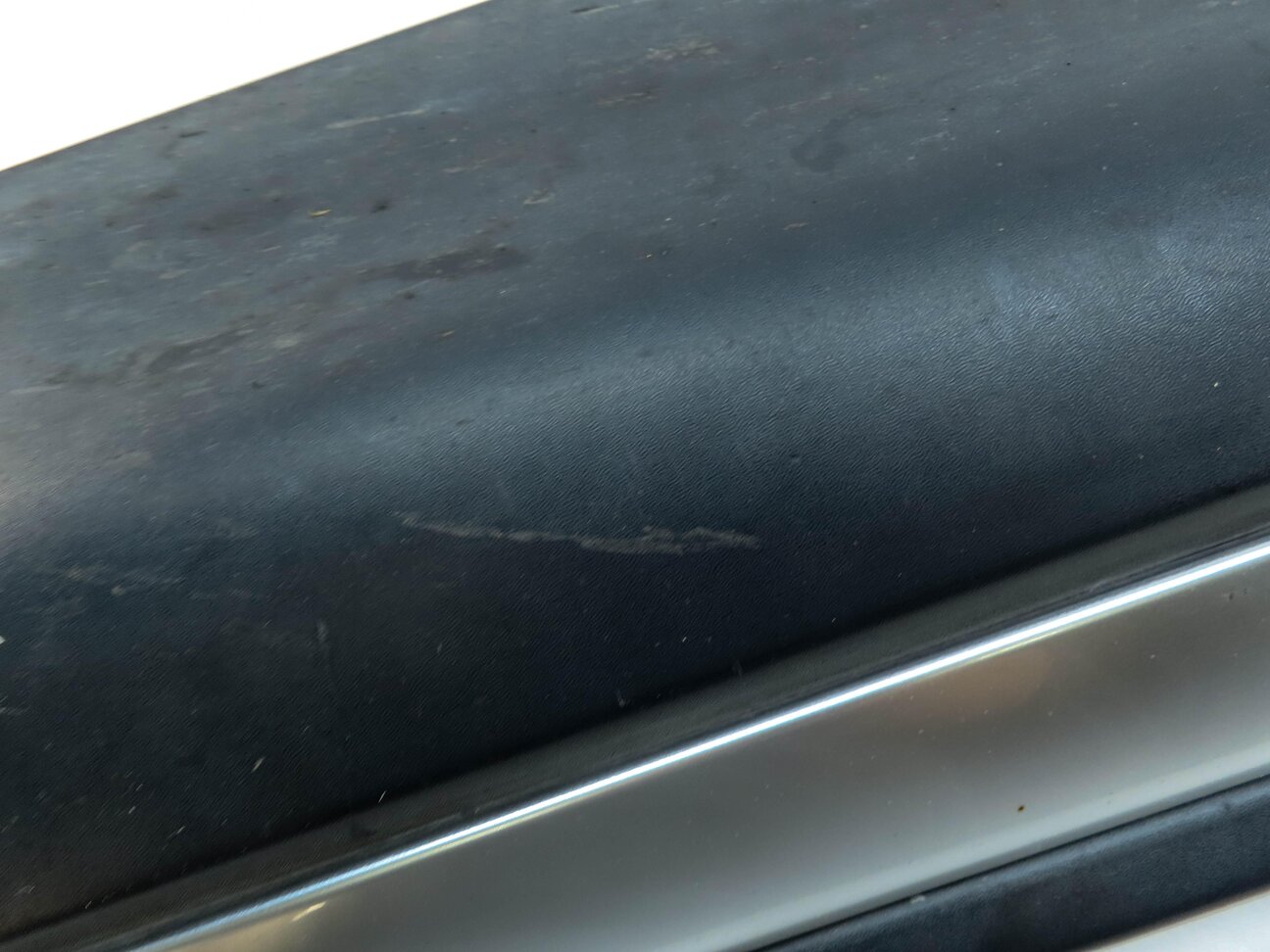 Thumbnail 8: 2013 LAND RANGE ROVER EVOQUE (L538) FRONT RIGHT LOWER DOOR MOULDING TRIM (BLACK)