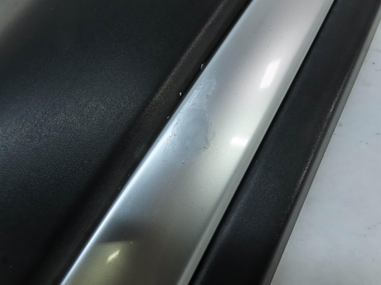Thumbnail 8: 2013 LAND RANGE ROVER EVOQUE (L538) REAR RIGHT LOWER DOOR TRIM MOULDING (BLACK)