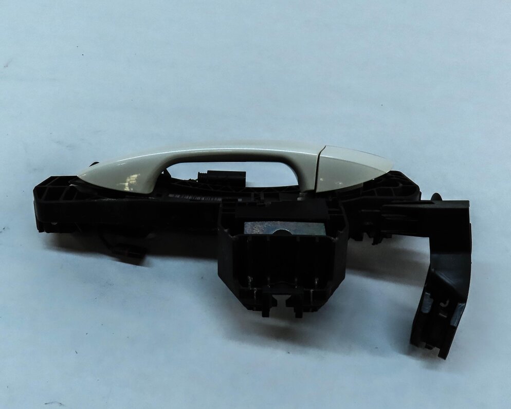 Thumbnail 4: 13-16 MERCEDES GL350 GL450 GL550 ML350 - LEFT REAR KEYLESS DOOR HANDLE (WHITE)