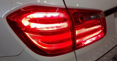 Thumbnail 2: 13-16 MERCEDES GL350 GL450 GL550 (X166) LEFT DRIVER INNER TAILLIGHT LIGHT LAMP