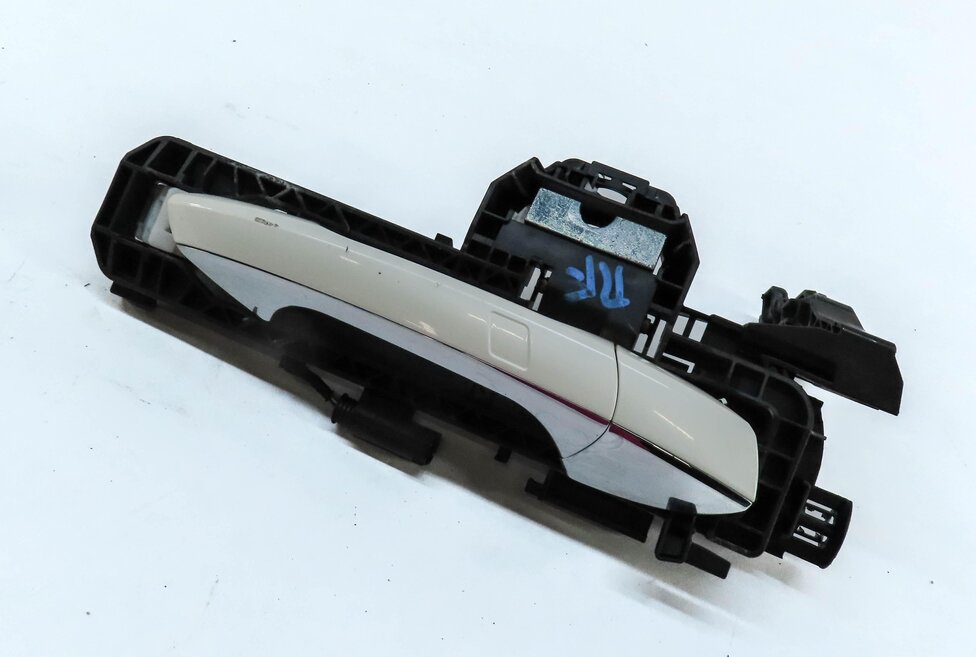 08-14 MERCEDES C300 C350 E350 E550 - RIGHT FRONT KEYLESS GO DOOR HANDLE (WHITE)
