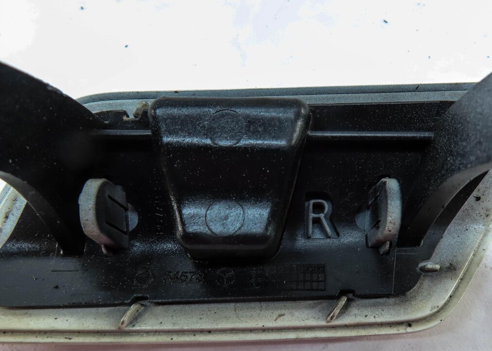 Thumbnail 6: 2014 MERCEDES GL550 (X166) FRONT RIGHT HEADLIGHT WASHER COVER TRIM (WHITE)